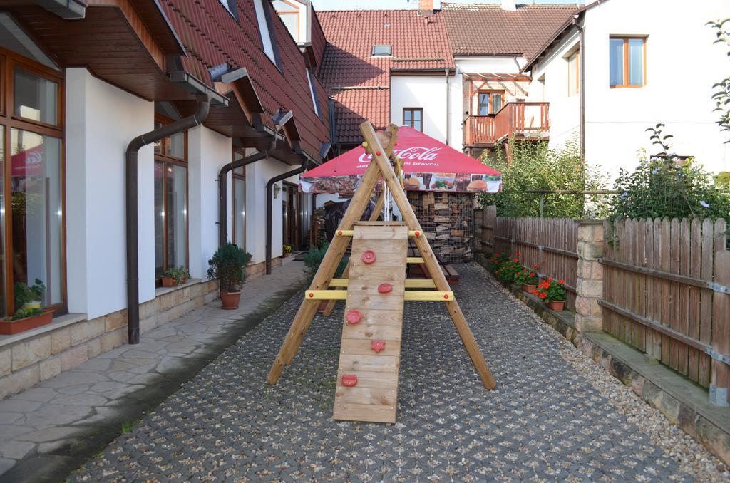 尤卡普拉酒店 Lázně Bělohrad 外观 照片