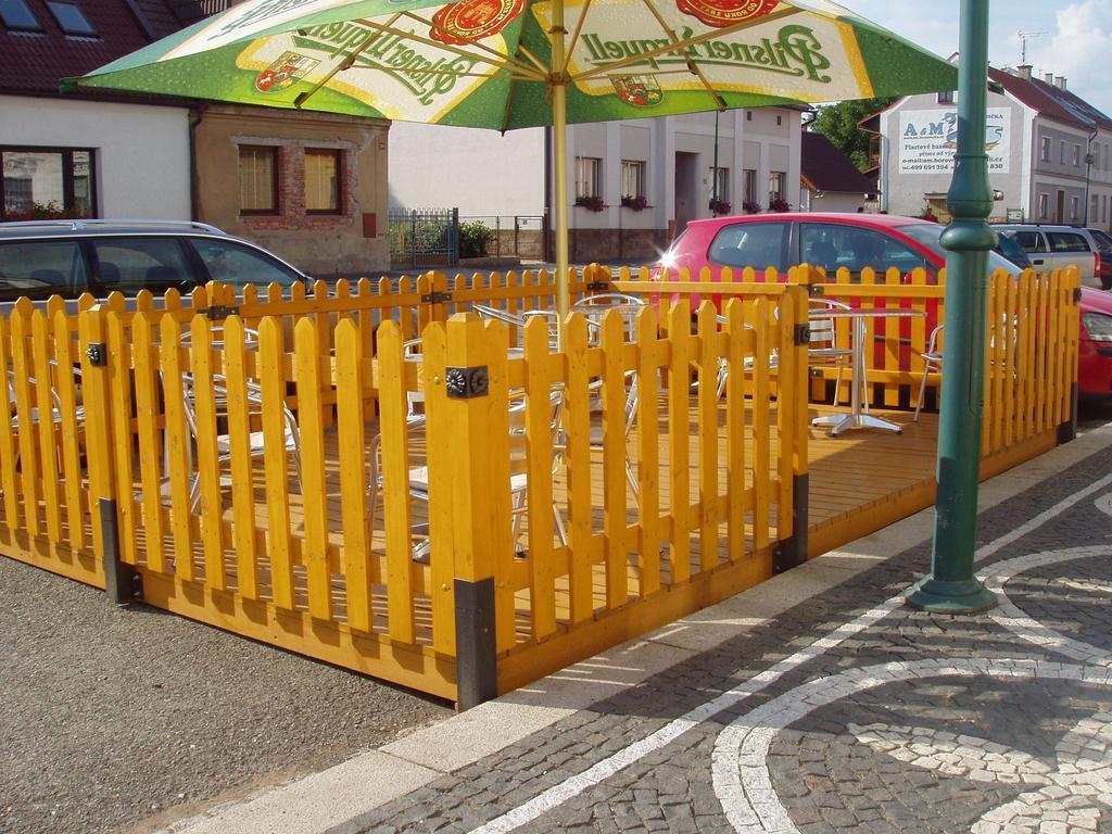 尤卡普拉酒店 Lázně Bělohrad 外观 照片