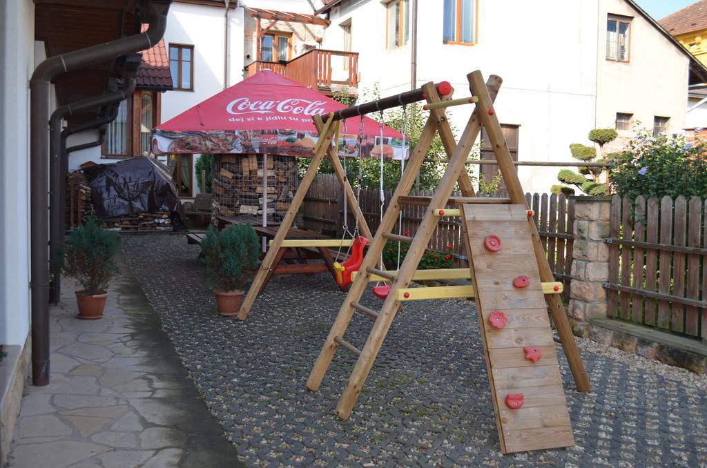 尤卡普拉酒店 Lázně Bělohrad 外观 照片